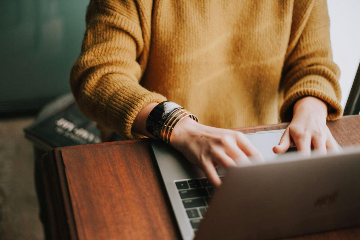 Fin (formerly, Intercom) Live Chat Review: What It's Actually Like to Use